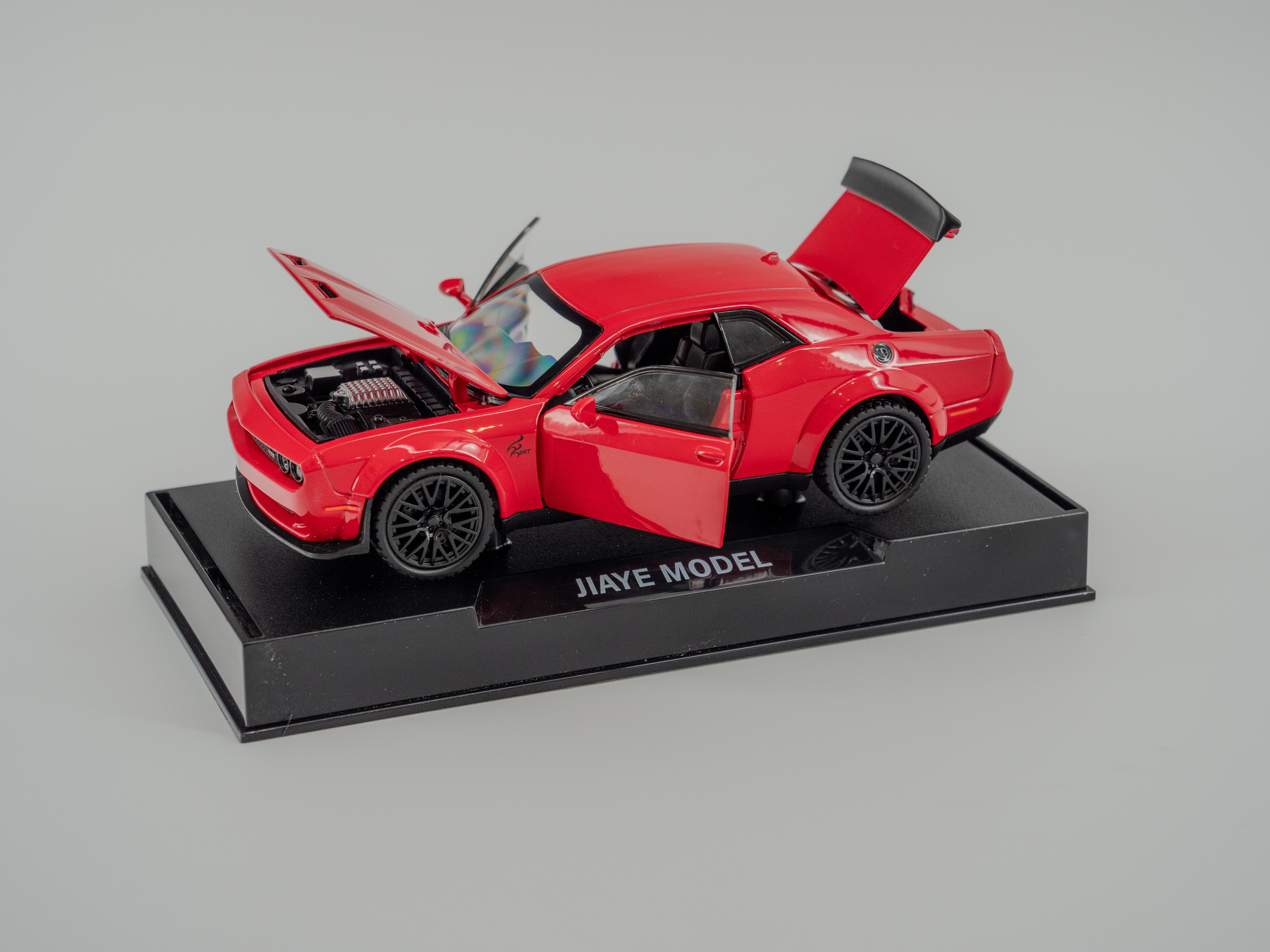 1:32 Dodge Challenger Hellcat Toy Car RED