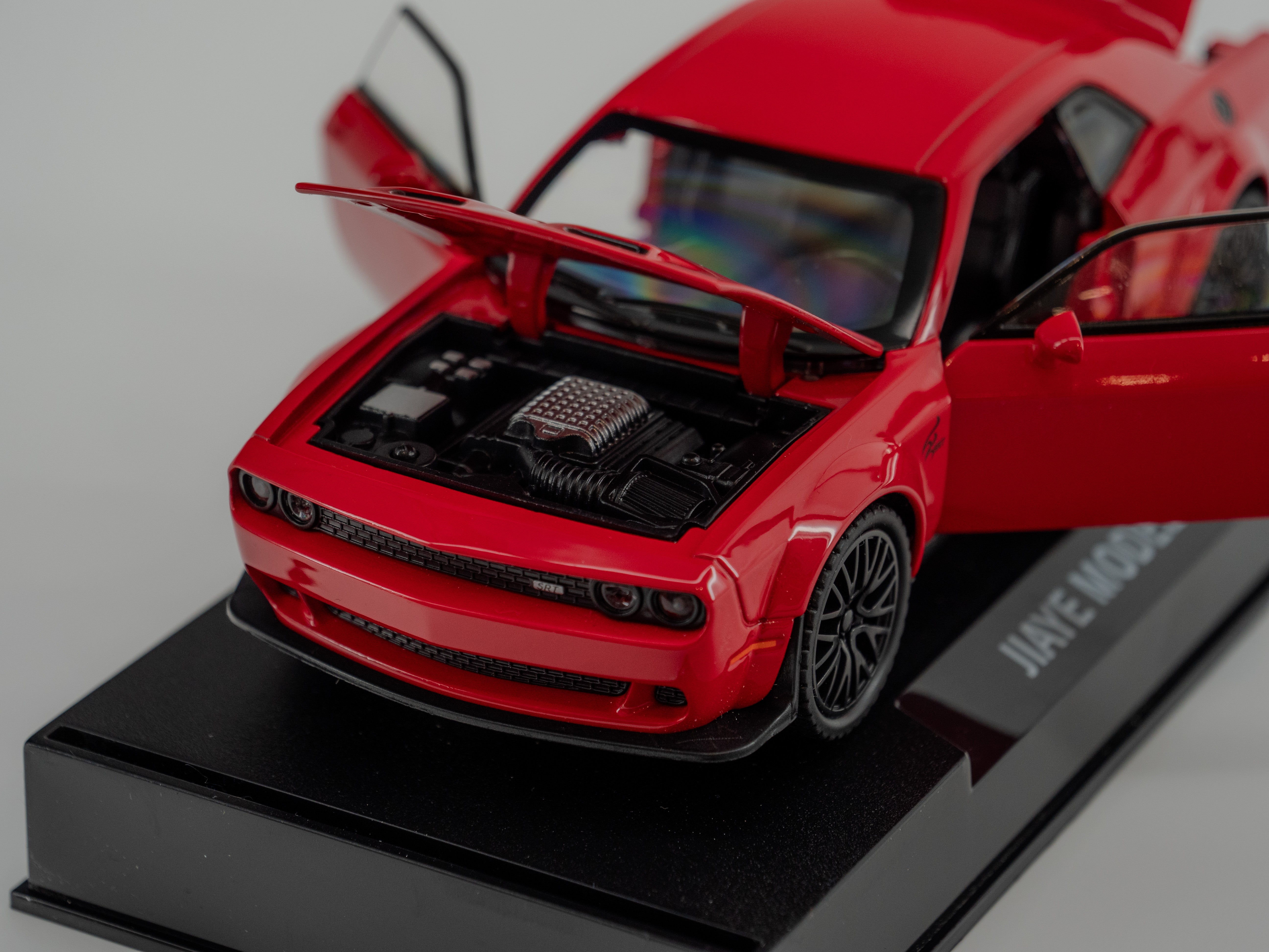 1:32 Dodge Challenger Hellcat Toy Car RED