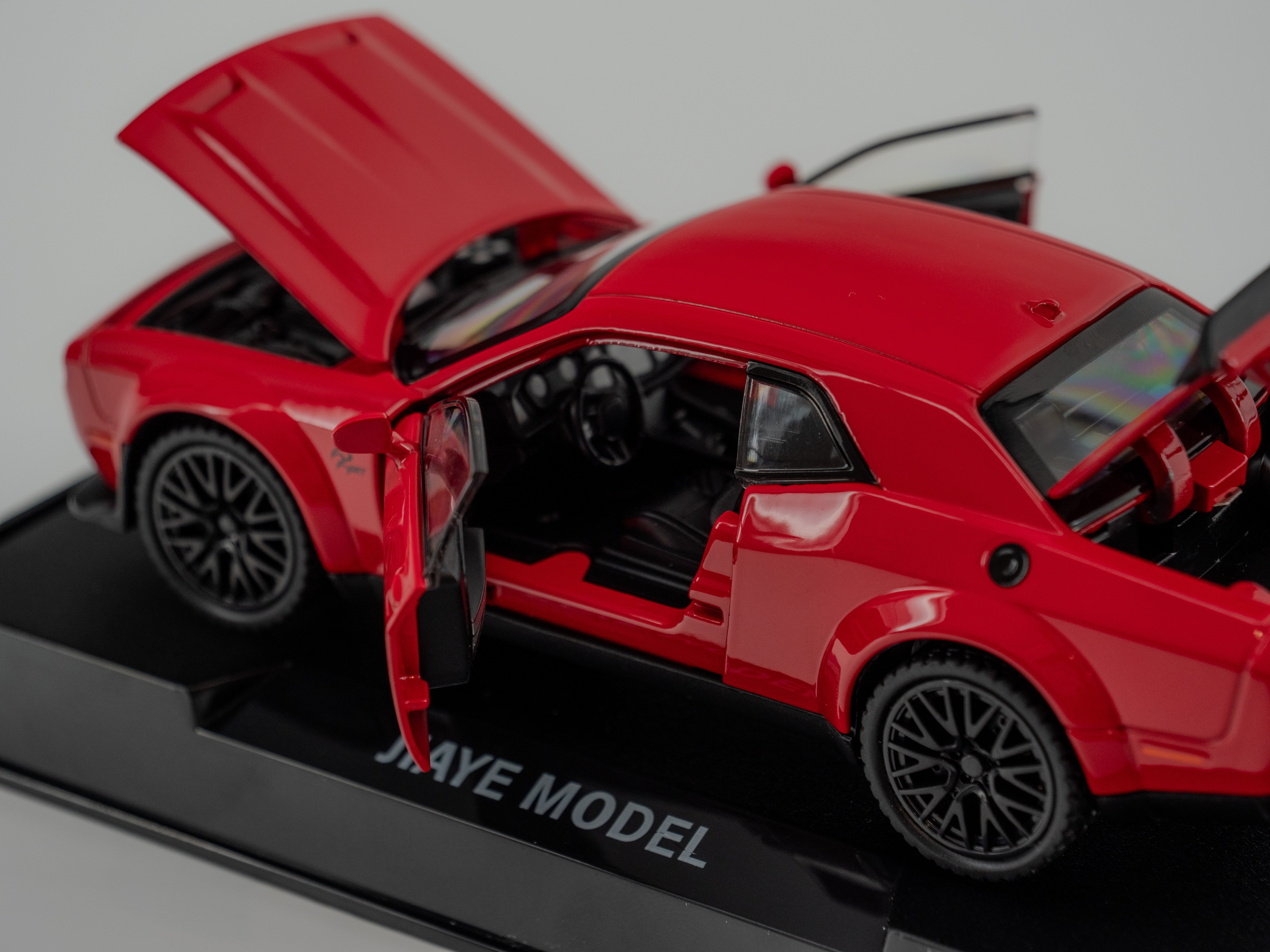 1:32 Dodge Challenger Hellcat Toy Car RED