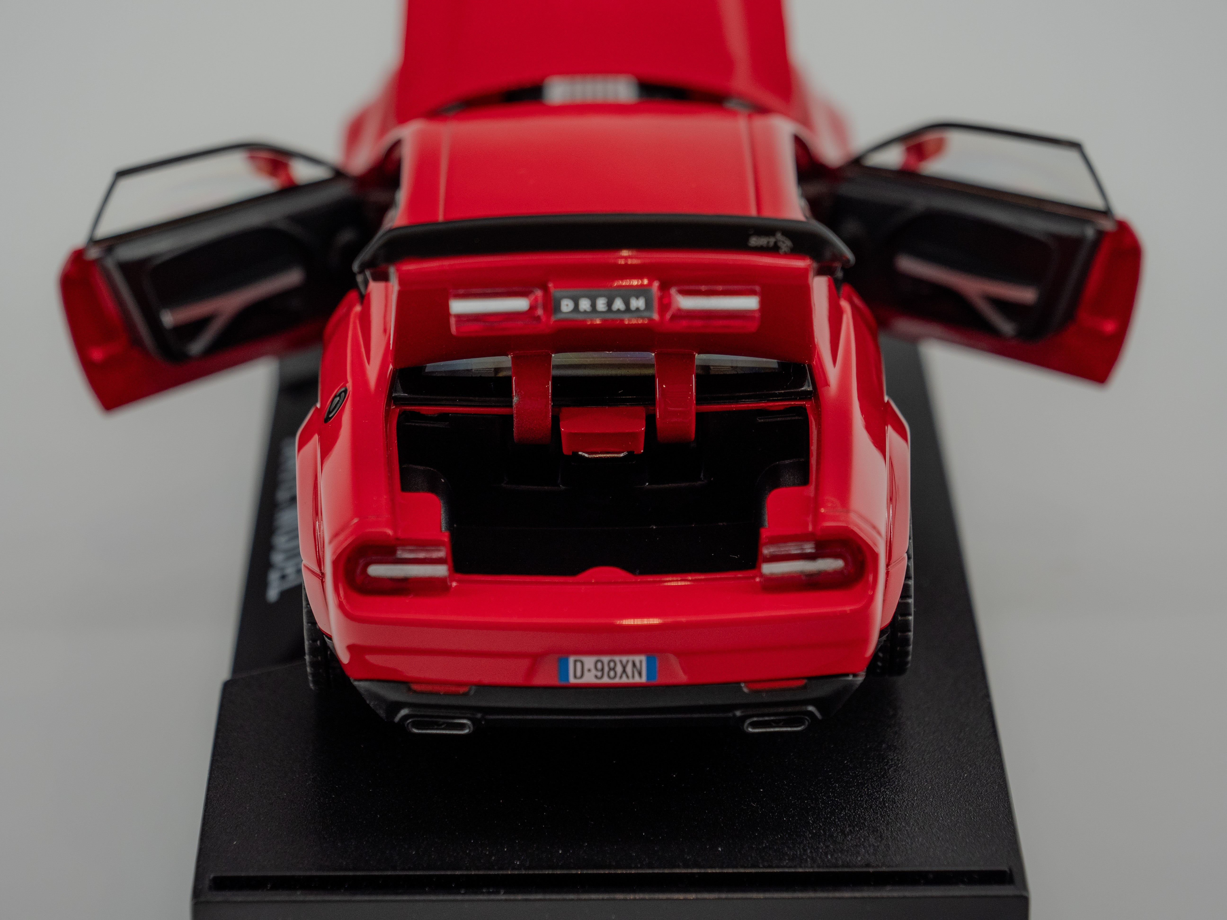 1:32 Dodge Challenger Hellcat Toy Car RED