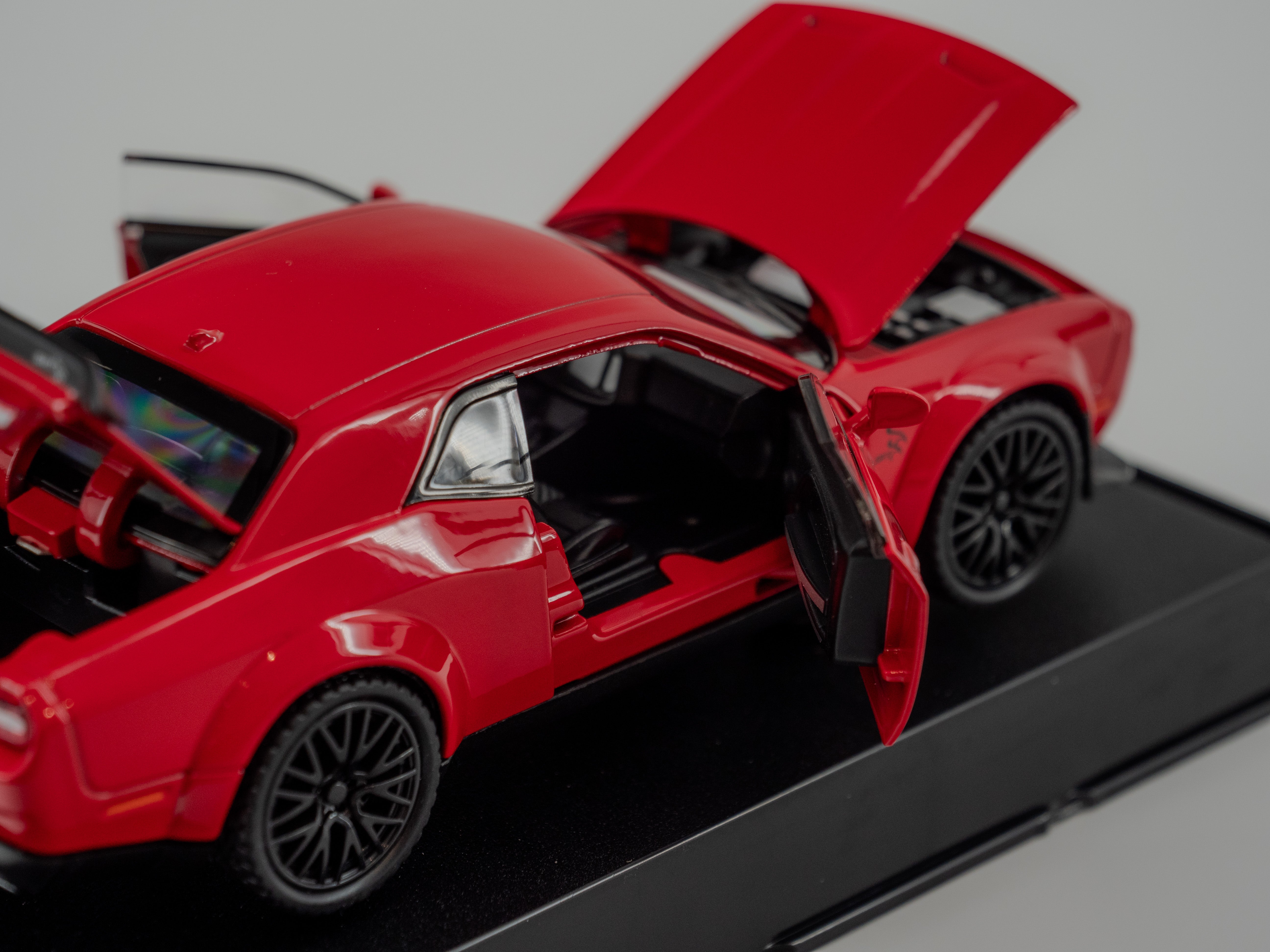 1:32 Dodge Challenger Hellcat Toy Car RED