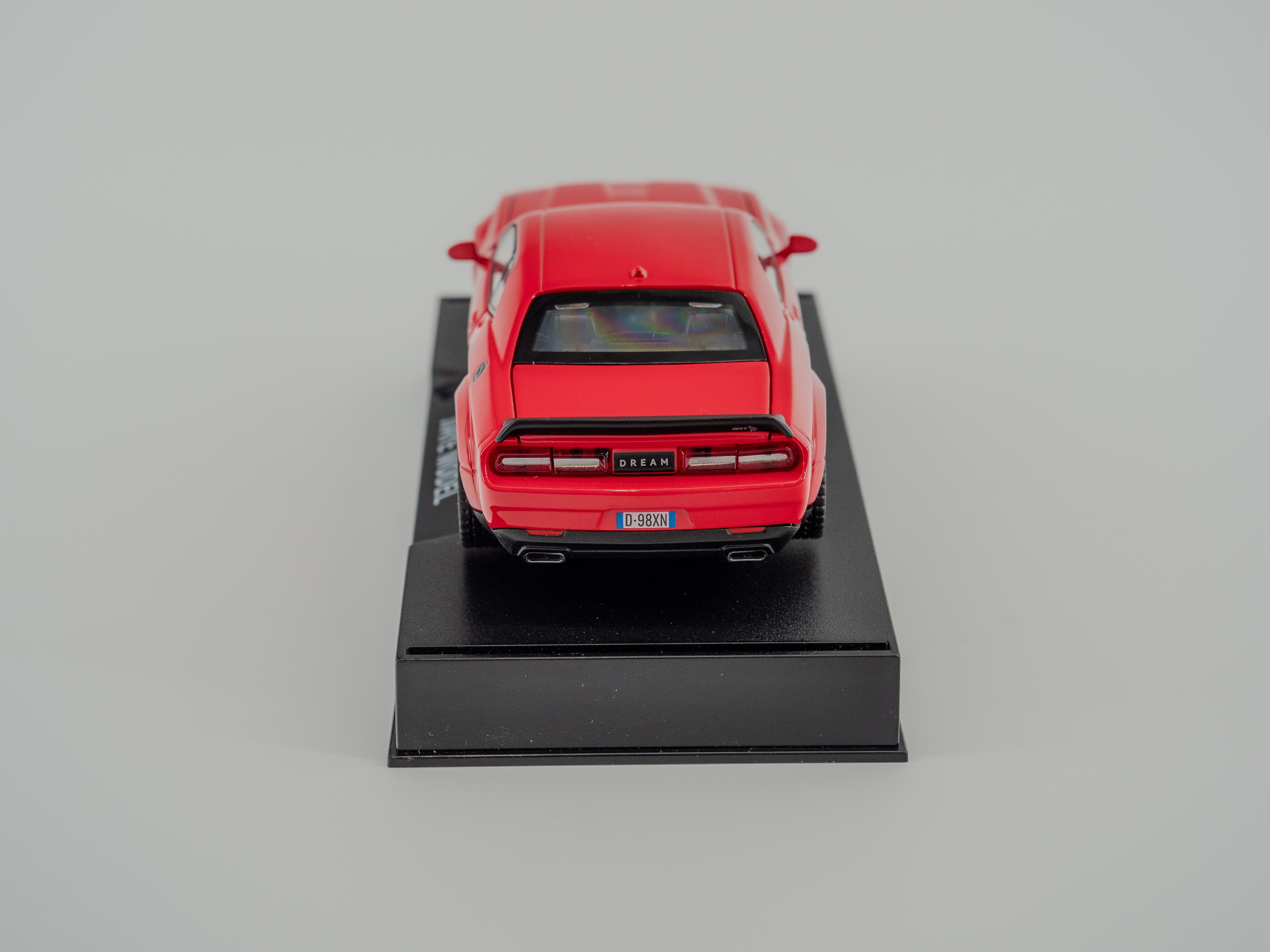 1:32 Dodge Challenger Hellcat Toy Car RED