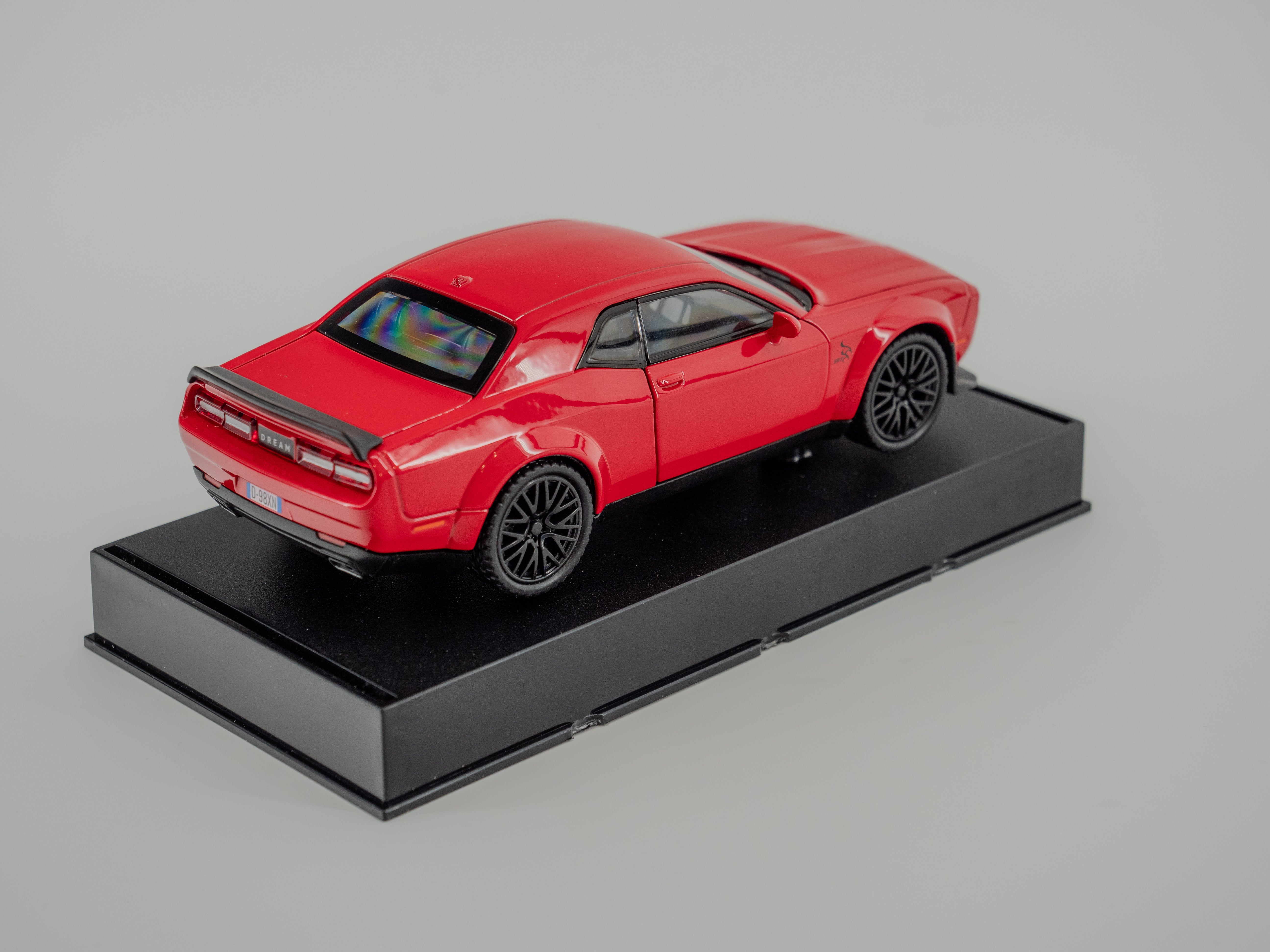 1:32 Dodge Challenger Hellcat Toy Car RED