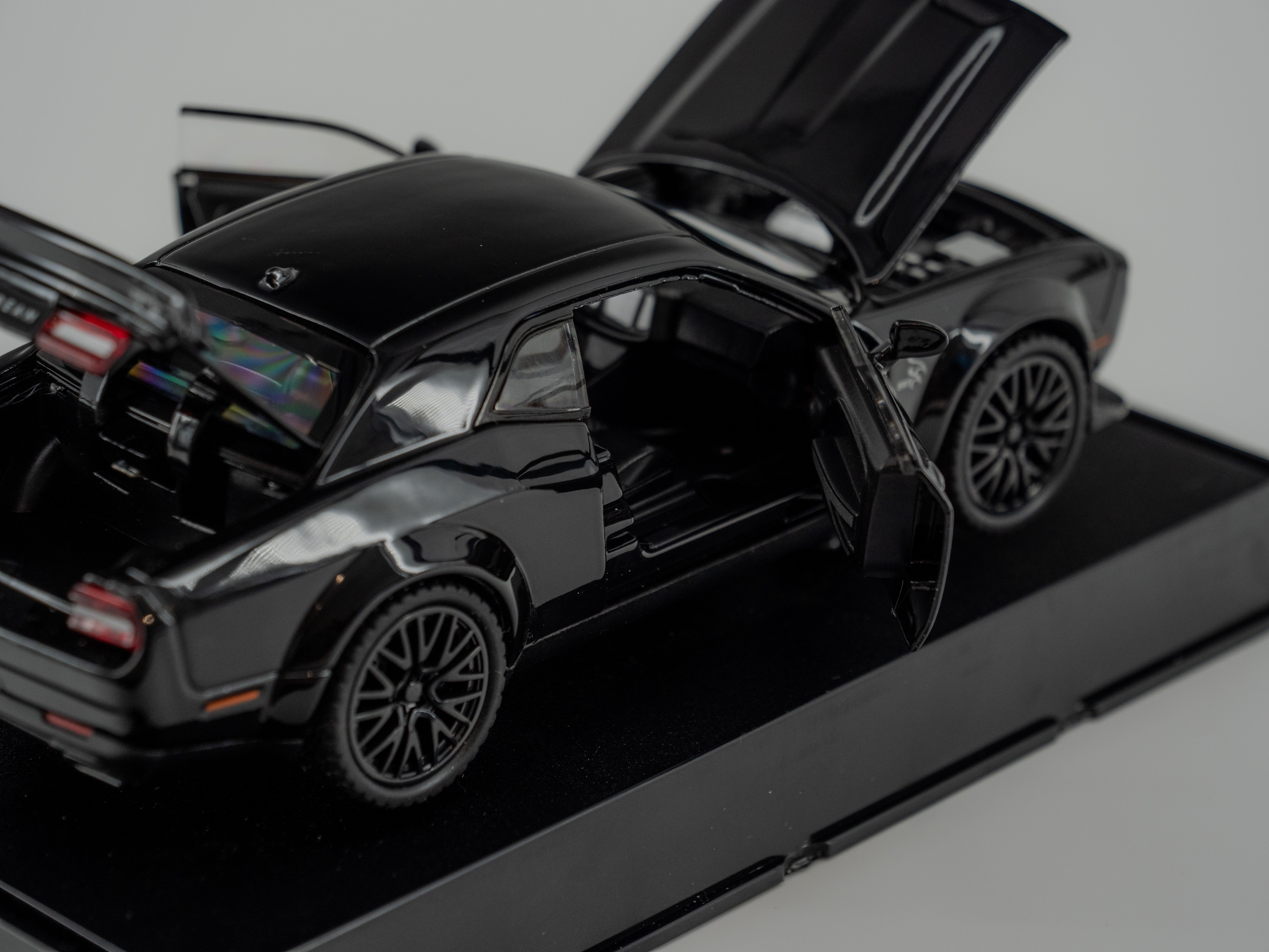 1:32 Dodge Challenger Hellcat Toy Car BLACK