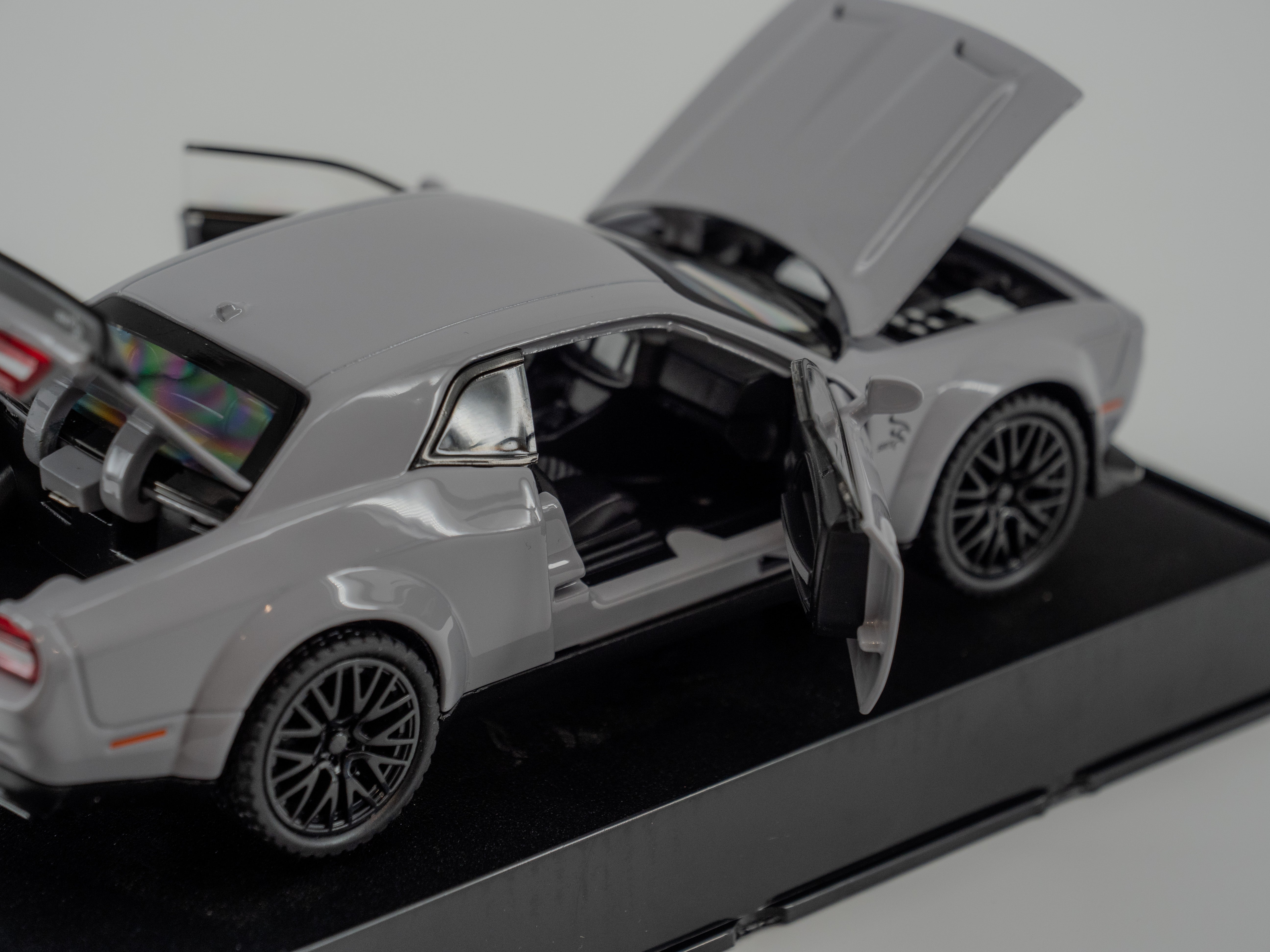 1:32 Dodge Challenger Hellcat Toy Car GREY