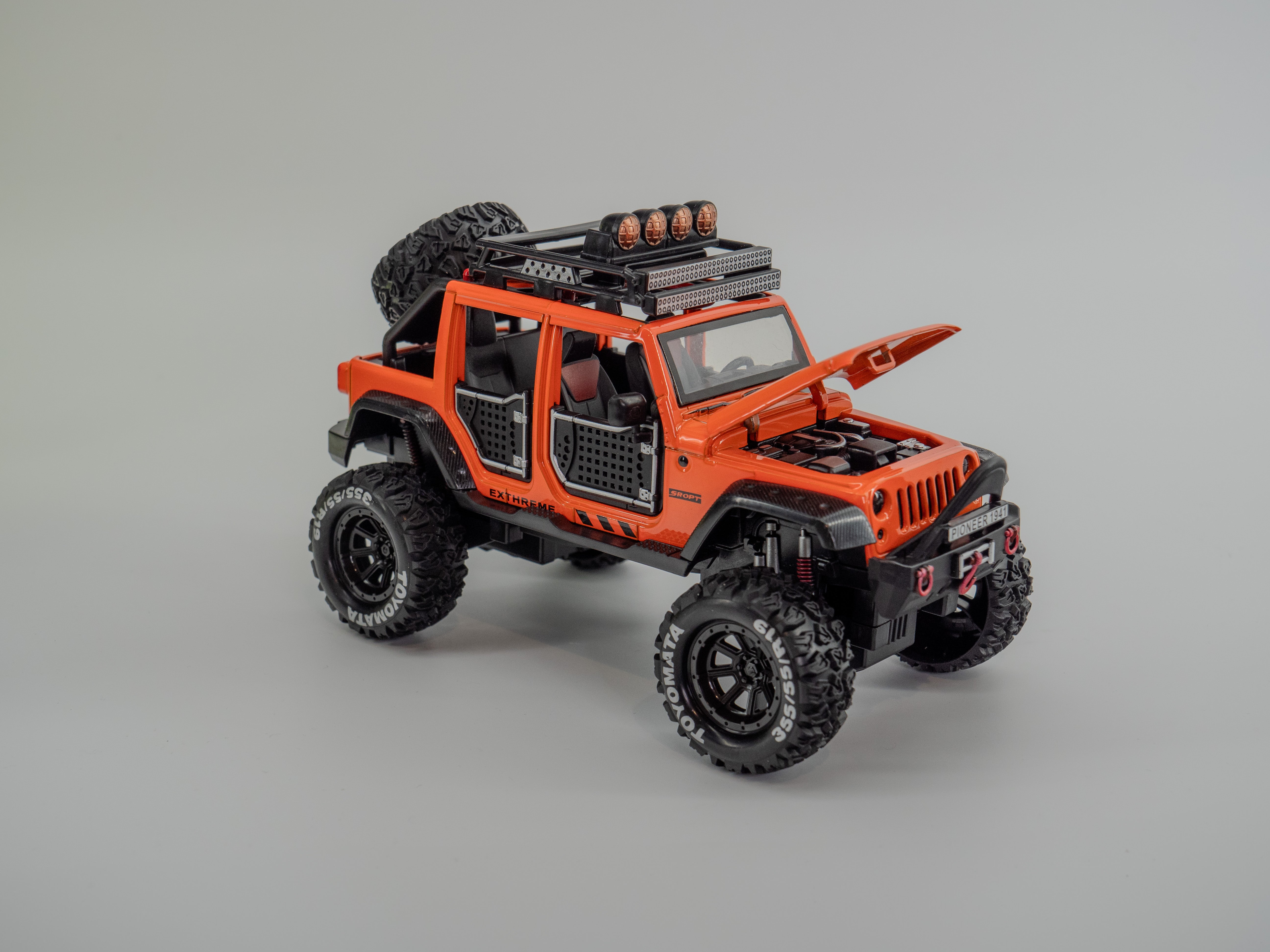 1:24 Jeep Die cast Metal Alloy Car ORANGE