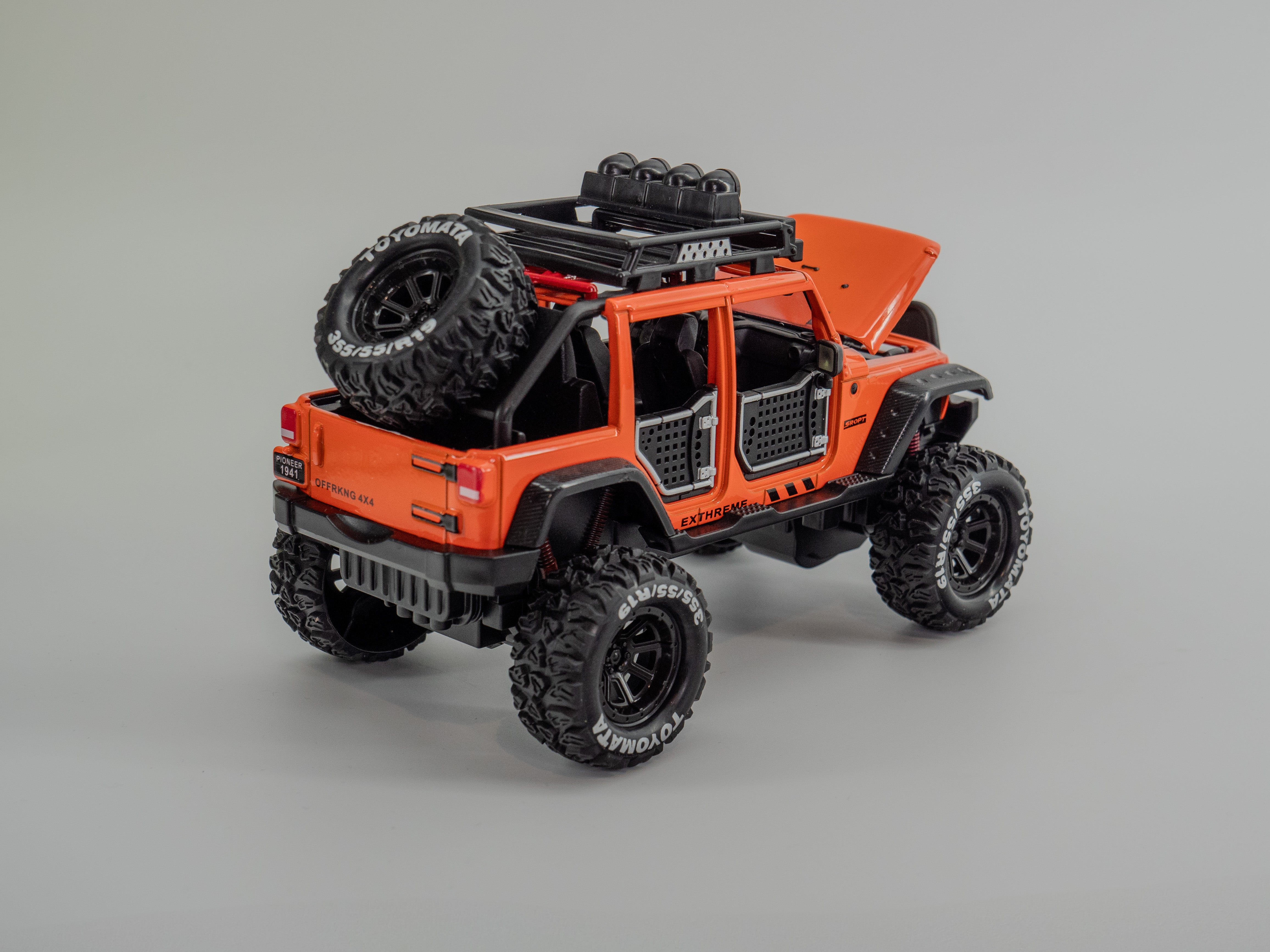 1:24 Jeep Die cast Metal Alloy Car ORANGE