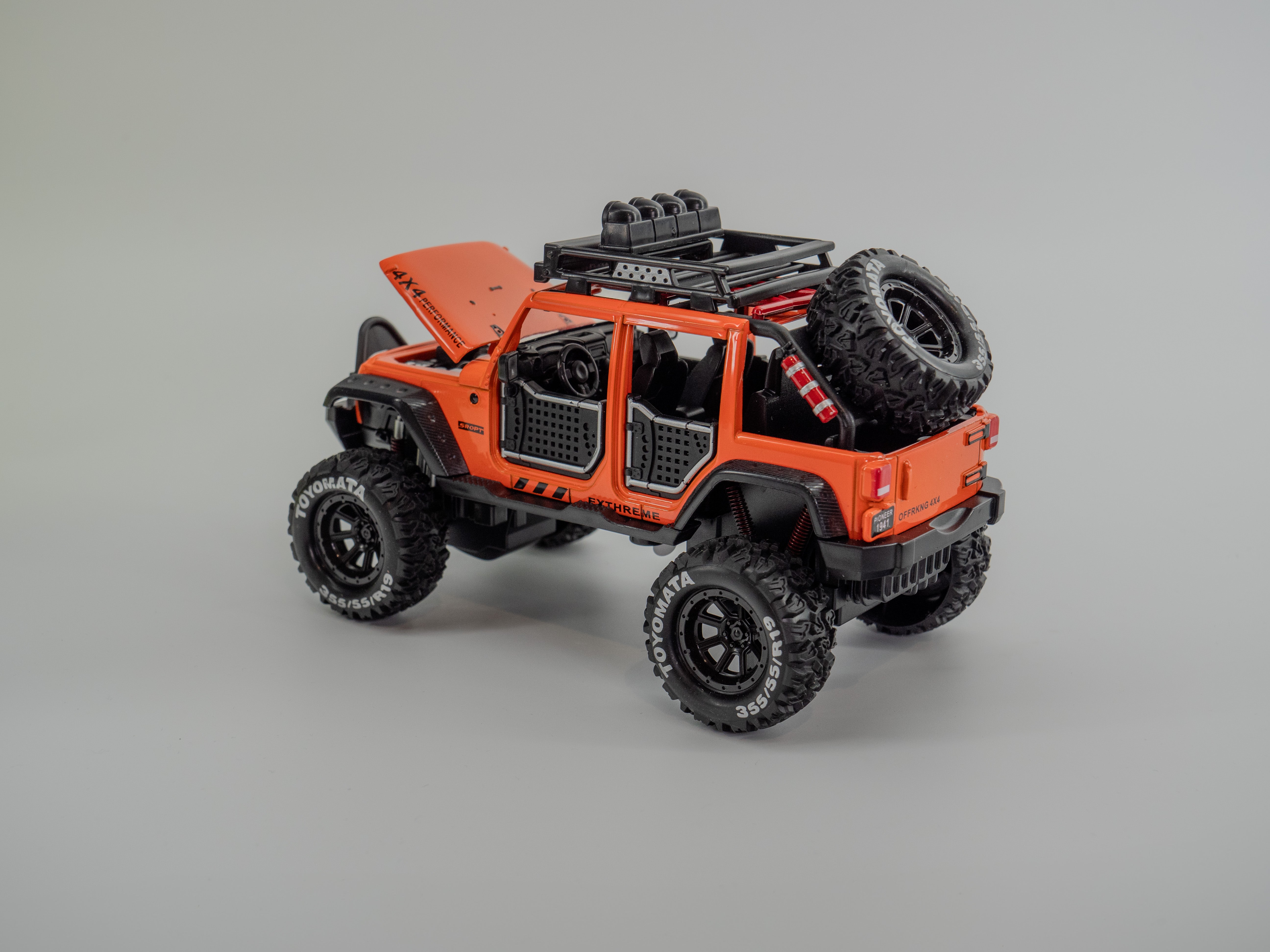 1:24 Jeep Die cast Metal Alloy Car ORANGE