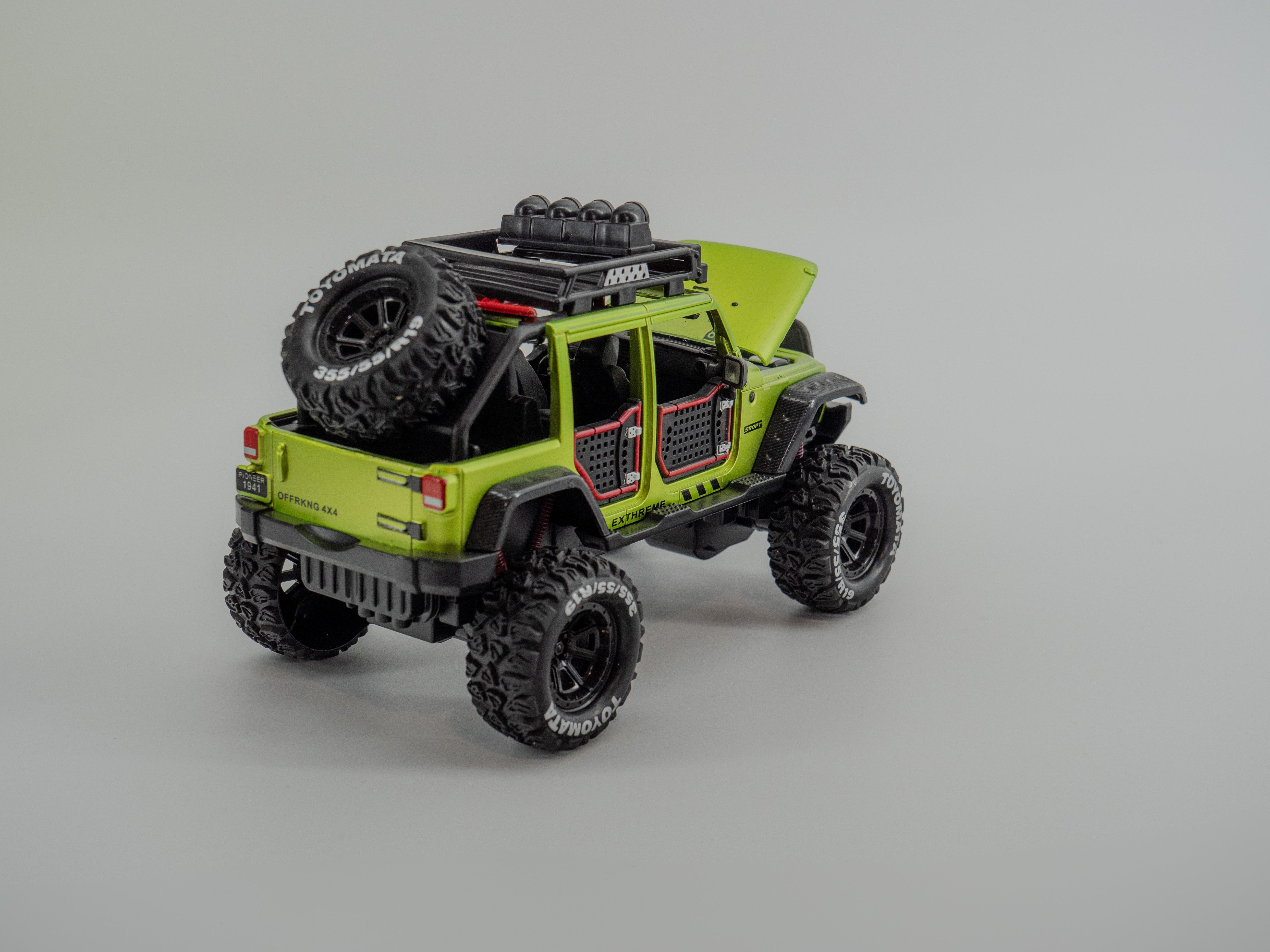 1:24 Jeep Die cast Metal Alloy Car GREEN