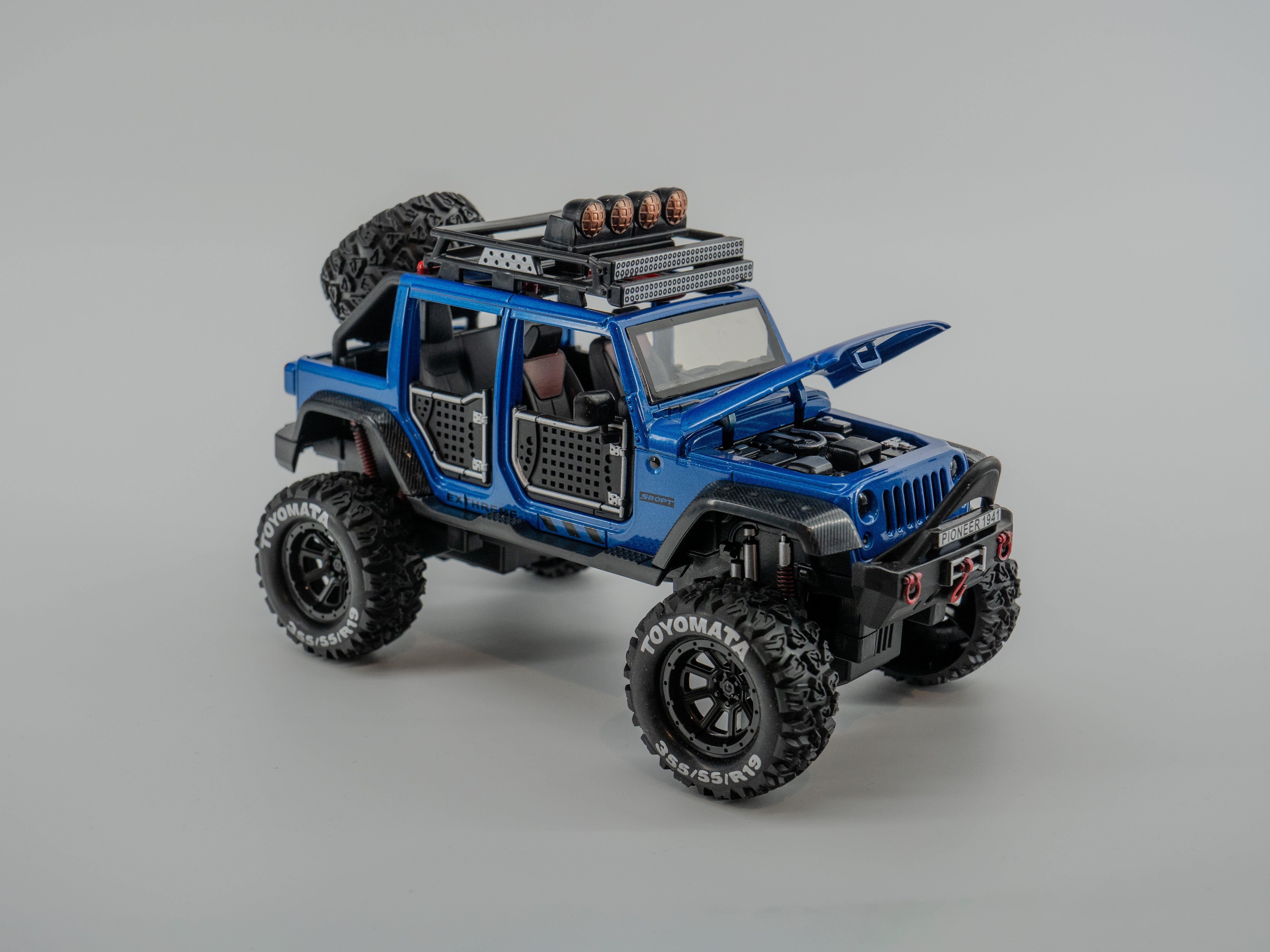 1:24 Jeep Die cast Metal Alloy Car BLUE