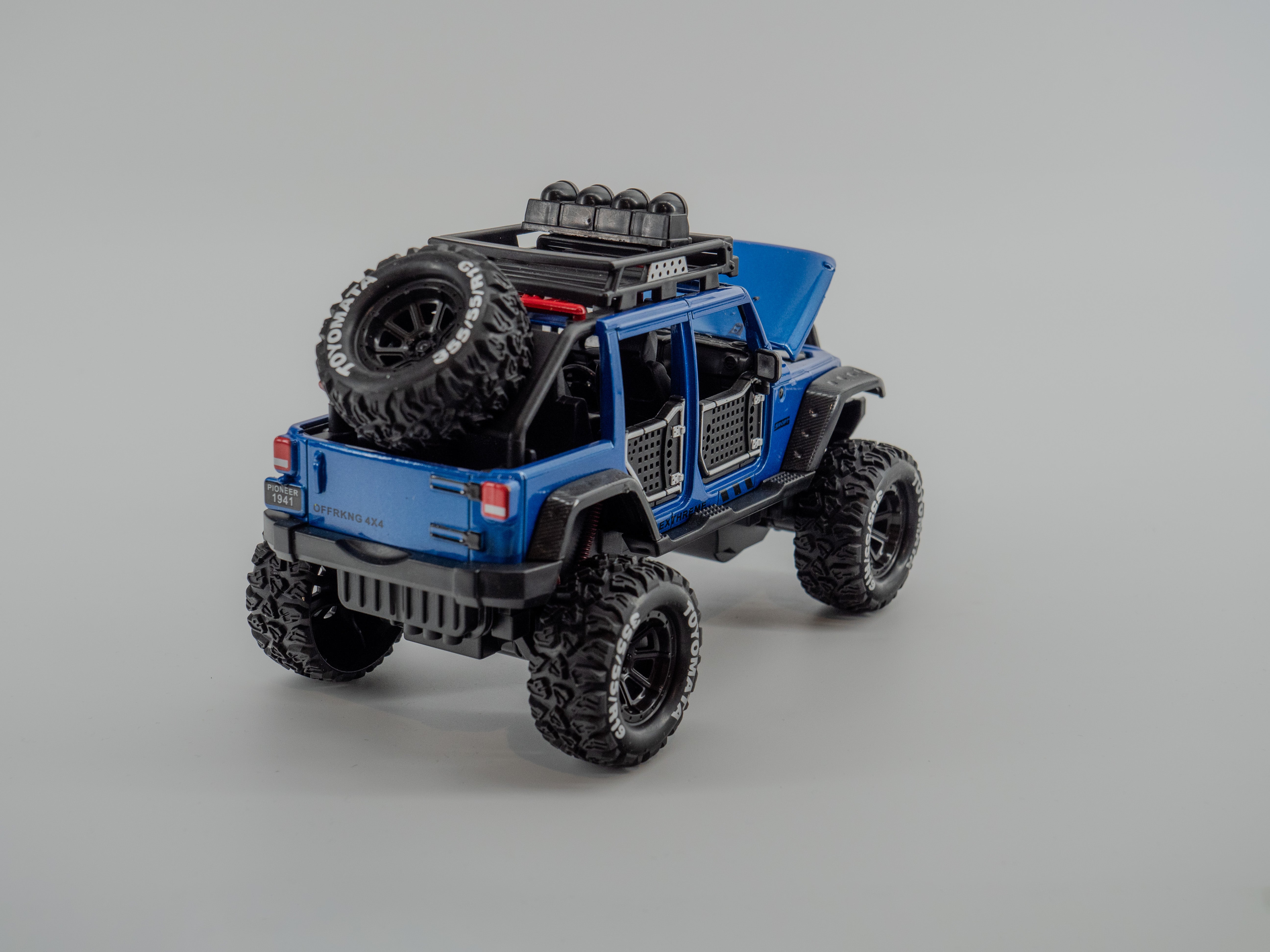 1:24 Jeep Die cast Metal Alloy Car BLUE